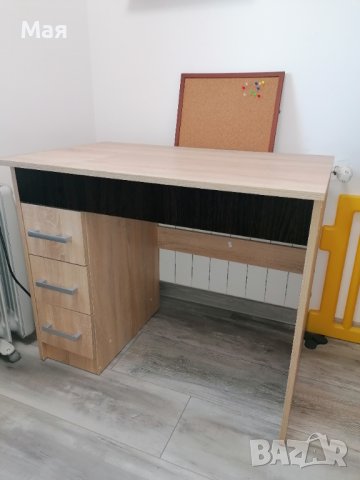 Бюро с повдигащ плот