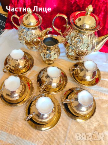 Разкошен Старинен Позлатен Порцеланов Сервиз Комплект за Чай с Релефни Рози, снимка 5 - Сервизи - 42221996