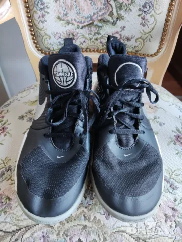 маратонки Nike Team Hustle D9, снимка 2 - Маратонки - 47959509