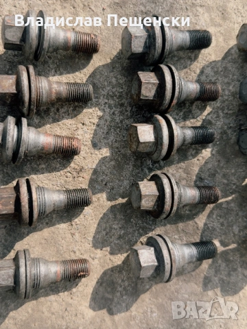 Продавам оригинални болтове за ляти джанти на Пежо, снимка 2 - Аксесоари и консумативи - 53746145