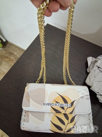 Дамска чанта Borsa Alviero Rodriguez, снимка 5 - Чанти - 53729932