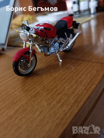 1:18  мотоциклет Ducati Monster 900 от Bburago, снимка 10 - Колекции - 53761729