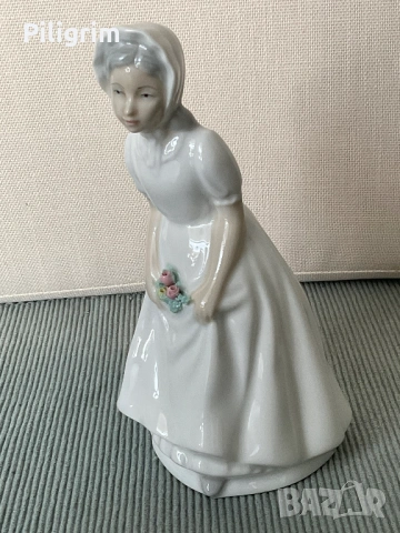 Perceval Испанско порцеланово момиче с шапка и рози.