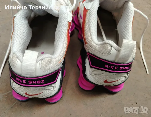 Дамски спортни обувки Nike Shox, модел AT8046-100. , снимка 2 - Маратонки - 56224445
