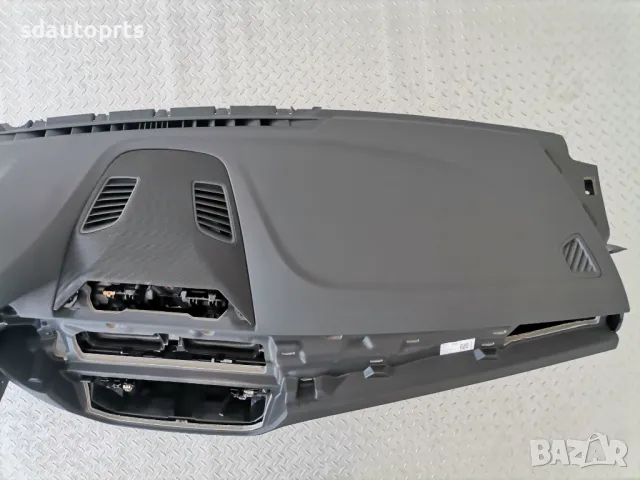 Ново Табло BMW 5 G30 G31 G38 Lci без HUD Черно гума, снимка 5 - Части - 50307535