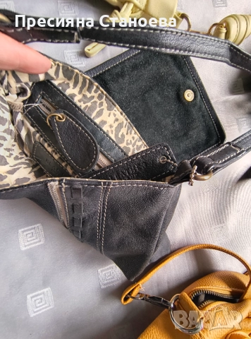 3 броя малки чанти , снимка 9 - Чанти - 52042245