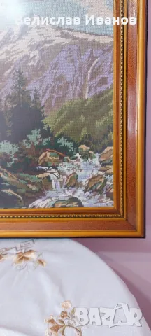 Гоблен с красив планински пейзаж и красива дървена рамка. Много запазено състояние., снимка 5 - Гоблени - 50054788