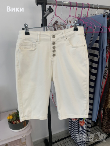 Дамски дънки в бяло до коляното в размер S