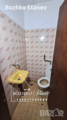 Продавам къща в гр. Долни Чифлик , снимка 12 - Къщи - 48241493