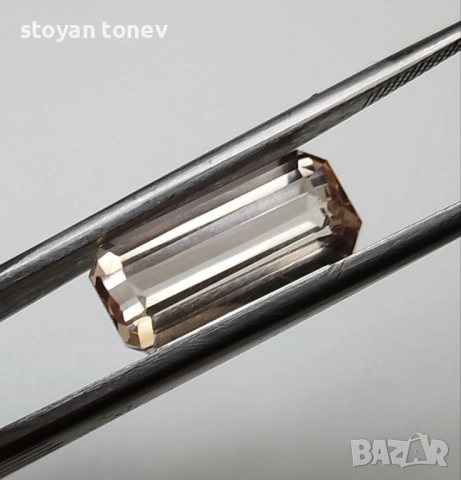 Естествен топаз с деликатен цвят 4.45кт.! Сертифициран! Нов!, снимка 9 - Други - 52299959