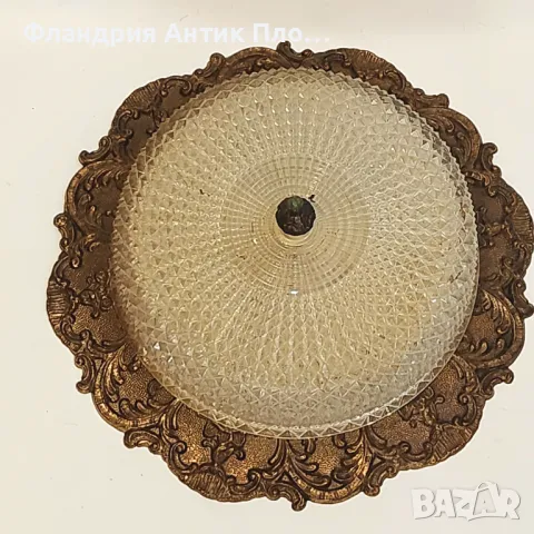 Старинен плафон със стъклен абажур и месингова основа, снимка 2 - Лампи за таван - 49621272