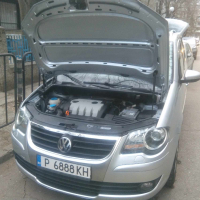 VW Touran 2.0TDI, 140 к.с.- климатроник, регистриран + подарък, снимка 3 - Автомобили и джипове - 44560147