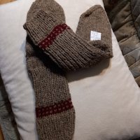 Ръчно плетени мъжки чорапи от вълна размер 42, снимка 2 - Мъжки чорапи - 41786914
