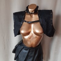 2XL/4XL К-т Черна кожена къса пола на плисета и елек за едра дама , снимка 2 - Поли - 40136893