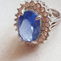 Прекрасен дамски пръстен родий ,син топаз и циркони, снимка 6 - Пръстени - 42330887