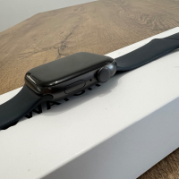 Apple watch SE 44mm, снимка 4 - Смарт гривни - 44923998