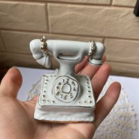 Красив малък телефон от порцелан със златен кант , снимка 4 - Антикварни и старинни предмети - 41397346
