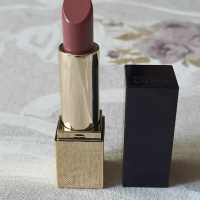 червило Pure Color Envy в цвят Intense Nude номер 130, снимка 3 - Декоративна козметика - 44827417