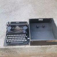 Пишеща машина , снимка 1 - Антикварни и старинни предмети - 39643534