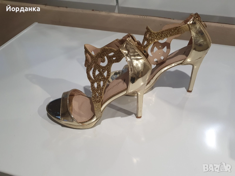 Здравейте, продавам елегантни дамски сандали , снимка 1