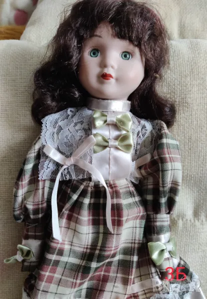 Порцеланова кукла , снимка 1