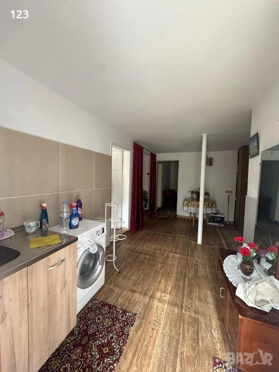 Продавам Къща на два етажа двор , снимка 1