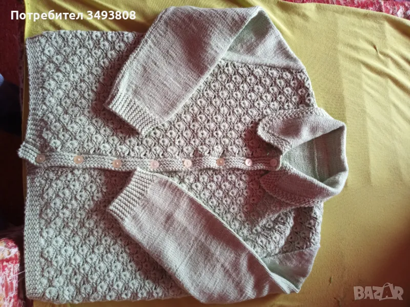 Нова,дамска,ръчно плетена вълнена,светлозелена жилетка , снимка 1