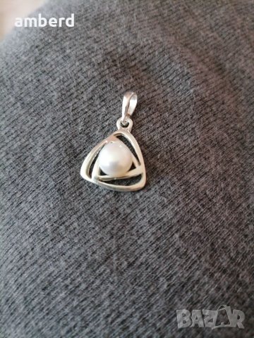 Сребърен медальон с перла