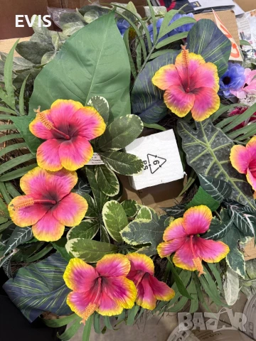 Уникален, ръчно направен венец с изкуствени цветя, снимка 2 - Изкуствени цветя - 50781905