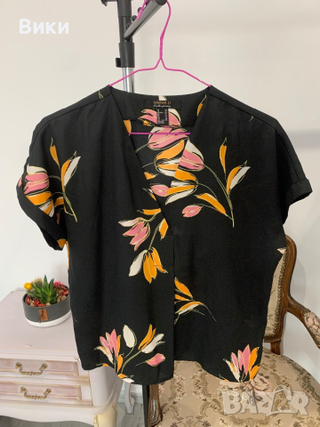 Елегантна блуза в размер XS, снимка 3 - Тениски - 44607394
