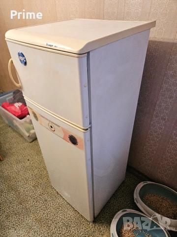 Хладилник с фризер Sneige A+, снимка 3 - Хладилници - 53613076