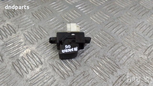 Бутон Nissan Almera 2000г.	