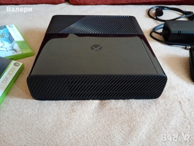 XBOX 360 E +джойстик и 5 игри, снимка 5 - Xbox конзоли - 53040001