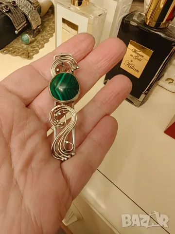 Масивна Стара сребърна брошка с естествен малахит