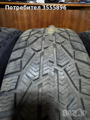 Зимни гуми 235/45/17, снимка 2 - Гуми и джанти - 51950584
