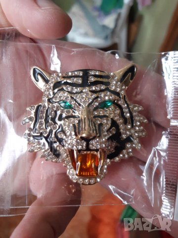 Красиви брошки със цветни камъчета, снимка 5 - Колиета, медальони, синджири - 34808791