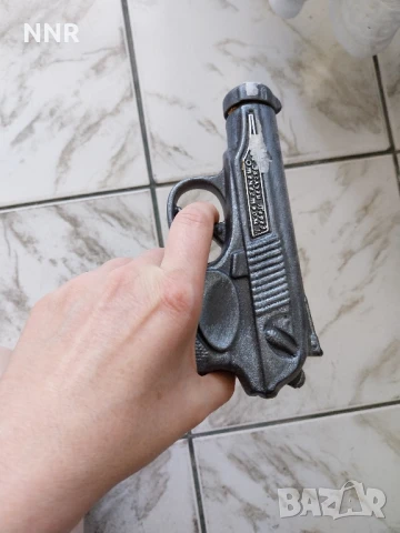 Пистолет Макаров - шише от алкохол