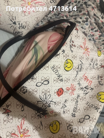 Голяма дамска чанта GUESS с несесер(чанта), снимка 7 - Чанти - 55930332