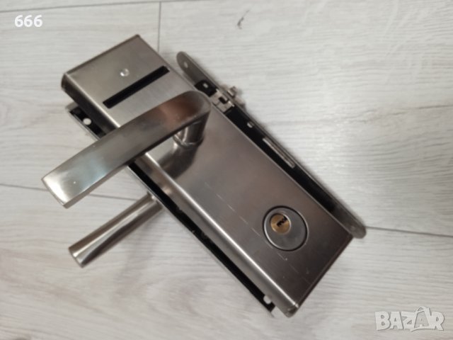 хотелска брава с картово отключване