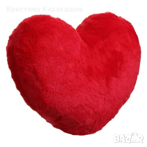 Декоративна зимна възглавница във форма на червено пухкаво сърце – 35x32см
