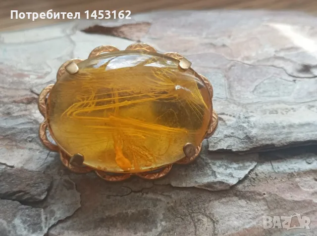 Старинна брошка