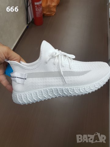 Обувки, снимка 3 - Дамски ежедневни обувки - 42394284