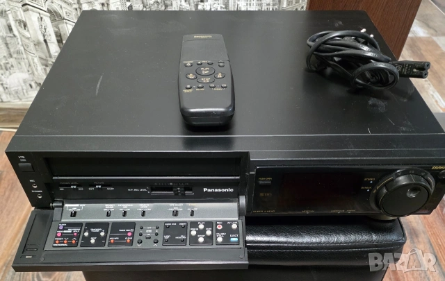 Продавам Panasonic NV-FS88 ,S-VHS , снимка 2 - Плейъри, домашно кино, прожектори - 53521954