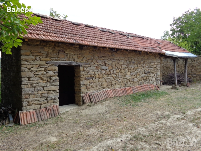 Продавам парцел в регулация с масивна плевня+ток и вода, снимка 4 - Парцели - 51548958