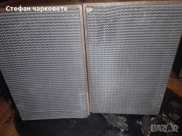 Тонколони със широко лентови говорители.