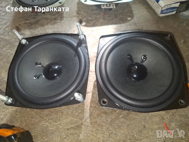 Говорители JVC със гумени гънки гофри 