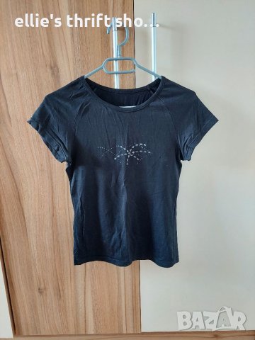Дамска черна тениска в размер XS-S, снимка 1 - Тениски - 40497199