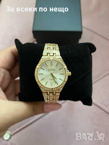 Guess Дамски Часовник С Кутия - Златист Или Сребрист Код VF10, снимка 3 - Дамски - 50982388