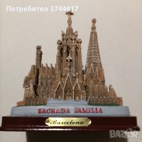 Ценна находка Гауди Барселона Sagrada Familia Декоративен/витринен сувенир Испания , снимка 8 - Колекции - 44737851