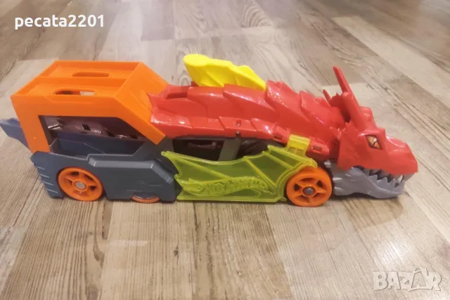 Продавам - автовоз Hot Wheels "Дракон", снимка 2 - Коли, камиони, мотори, писти - 50421659